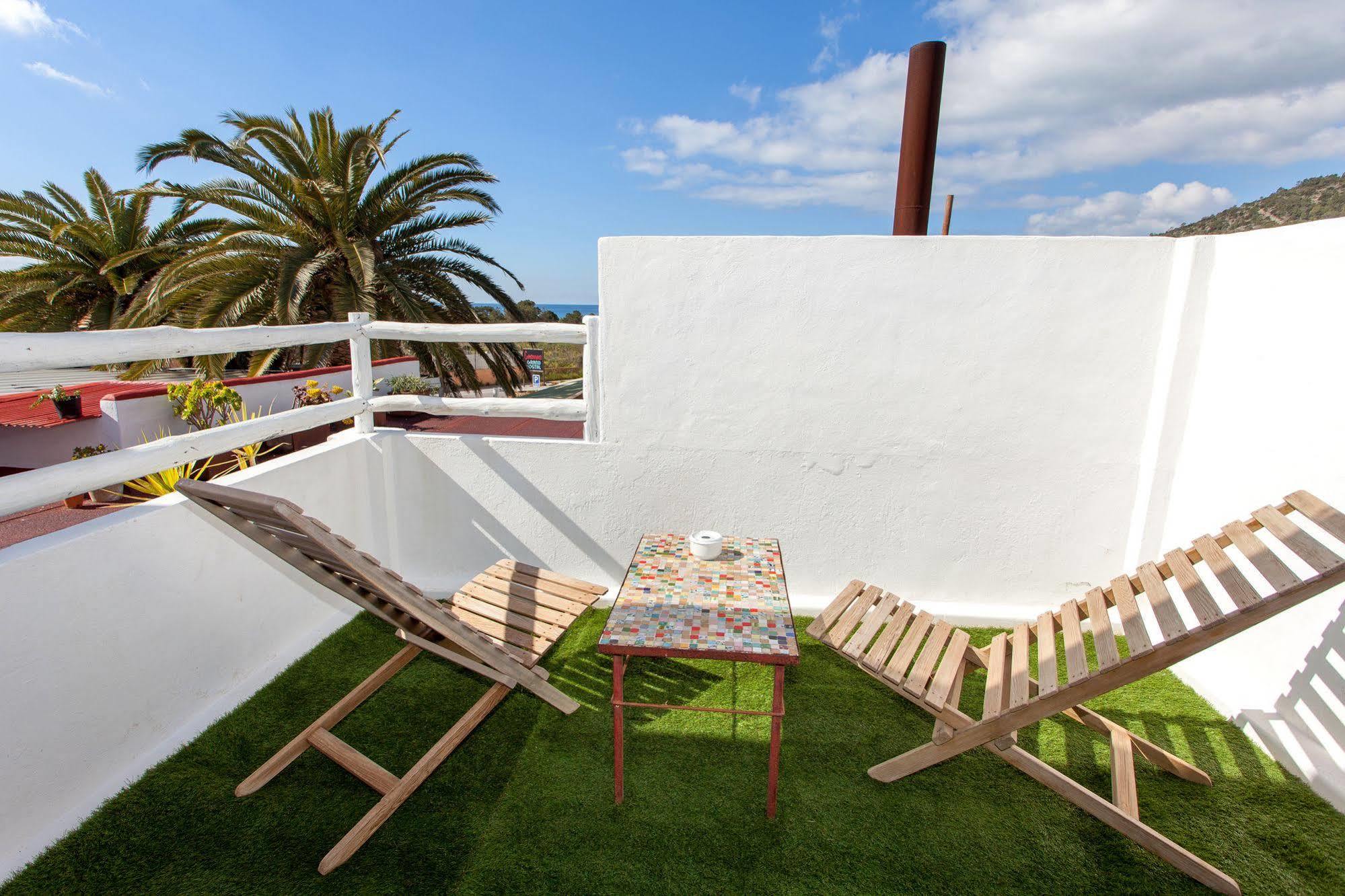 Cosmos Grand Hostal Sant Francesc de s'Estany المظهر الخارجي الصورة